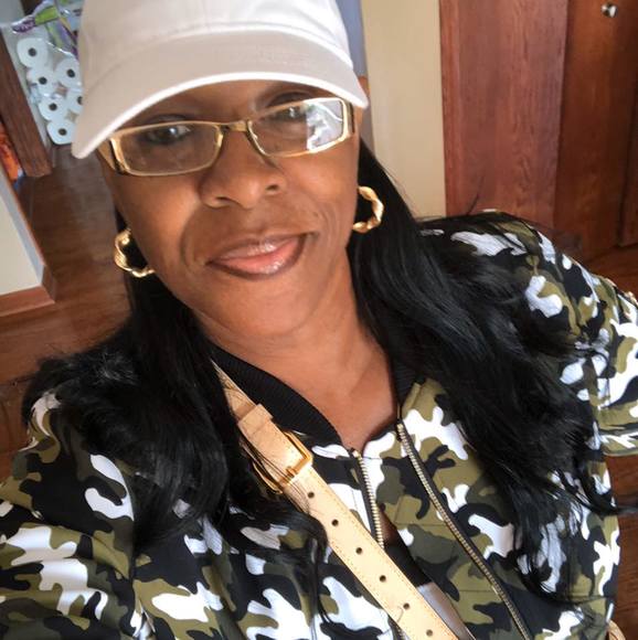Profile Picture of Lorrie Alexander-mason (@lmason818) on Poshmark