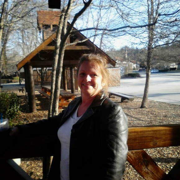 Profile Picture of Sherry Bennett (@sherrybennett69) on Poshmark