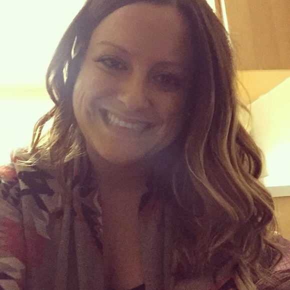 Profile Picture of Kelsey Anderman (@kanderman2) on Poshmark