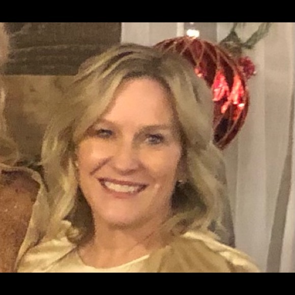 Profile Picture of Carin Patelis (@caseycopper) on Poshmark