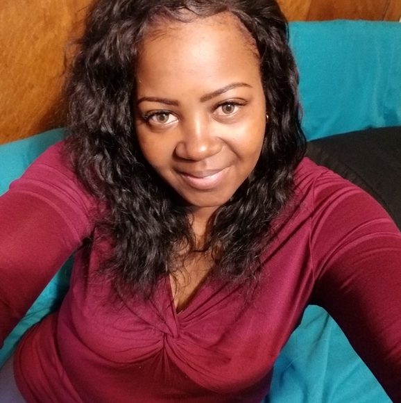 Profile Picture of Sandra Seals (@sand40) on Poshmark