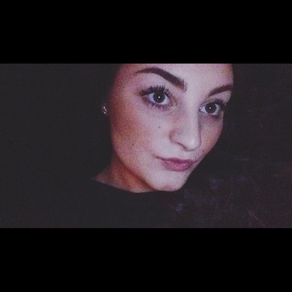 Profile Picture of Emily Mccombs (@emmccombs) on Poshmark