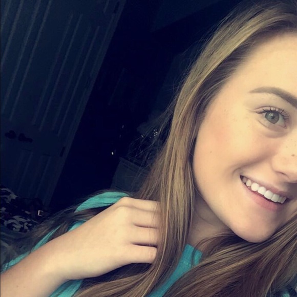 Profile Picture of Taylor Benningfield (@taybenningfield) on Poshmark