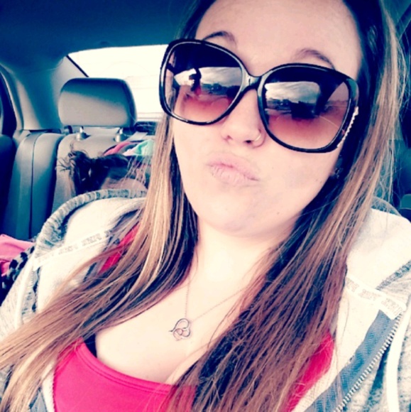 Profile Picture of Katherine Mackall (@katiemackall) on Poshmark