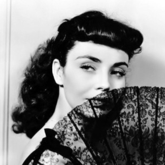 Isabelle Alcaraz - Poshmark Profile Picture of Isabelle Alcaraz (@tellmamaall) on Poshmark