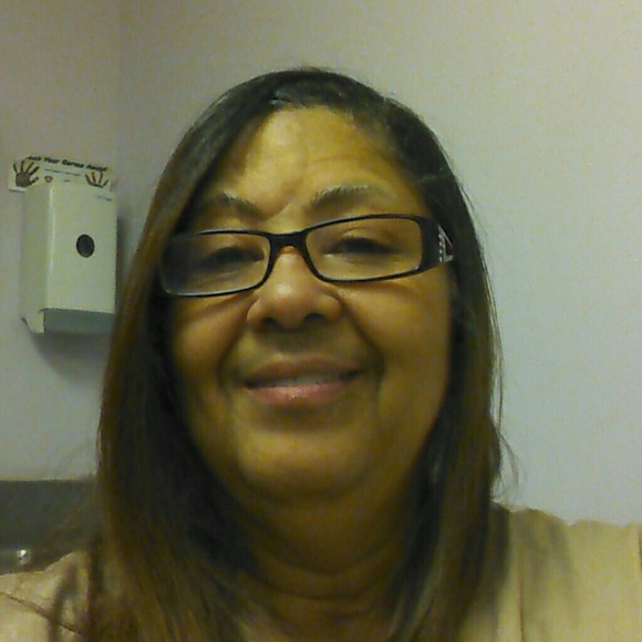 Profile Picture of Michelle Tharps (@red_bone56) on Poshmark