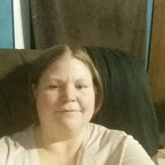 Profile Picture of Caroline Gygi (@carolinebgygi) on Poshmark