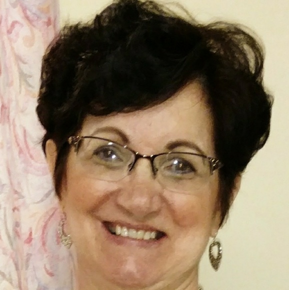 Profile Picture of Linda Baney (@lindabaney58) on Poshmark