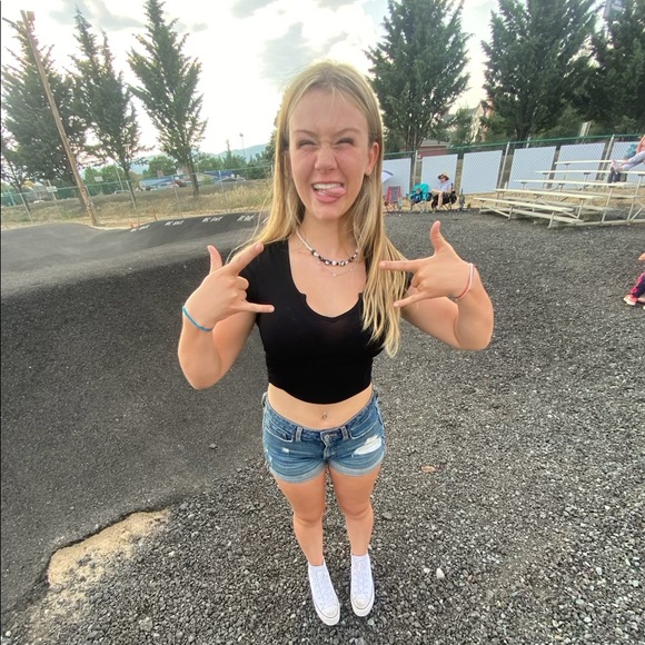 Profile Picture of Lilli Cattivera (@lilliduh) on Poshmark