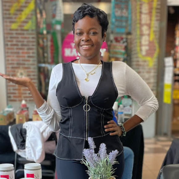 Profile Picture of Chrystal Stewart (@chrystalstew594) on Poshmark