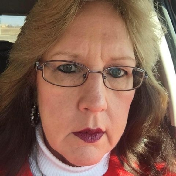 Profile Picture of Debbie Batley (@debbiebatley) on Poshmark