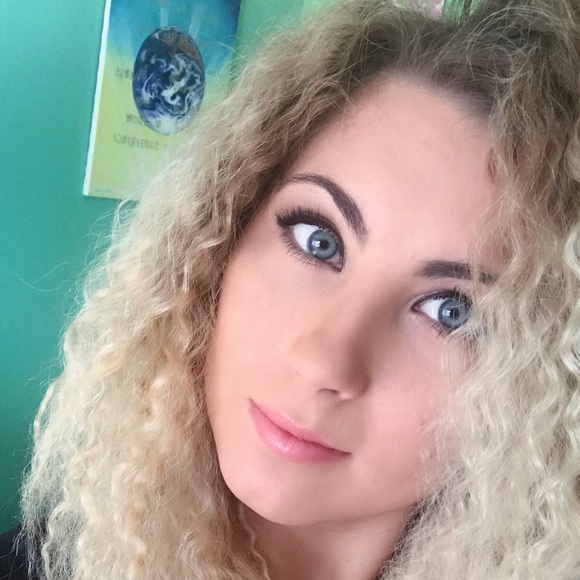 Profile Picture of Marya Morozova (@marisabelka) on Poshmark