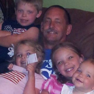 Profile Picture of Howard Moll (@howard.moll.5) on Facebook