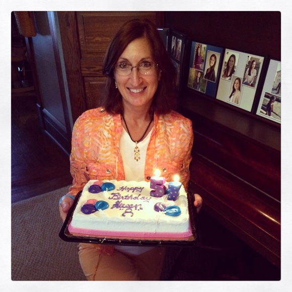 Profile Picture of Elisabeth Cascino (@bcascino) on Poshmark