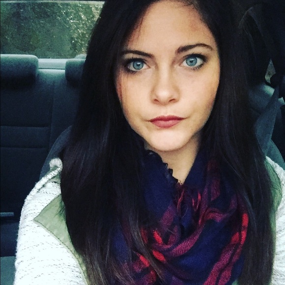 Profile Picture of Whitney Giles (@wgiles789) on Poshmark