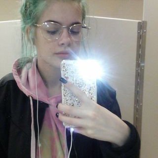 Profile Picture of Emily (@bleached_tongue) on Twitter