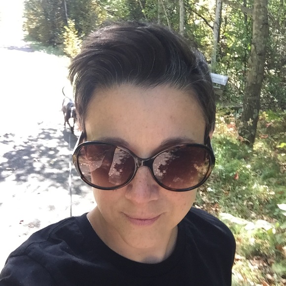 Profile Picture of Jennifer Jacquot-devries (@jjdevriesmn) on Poshmark