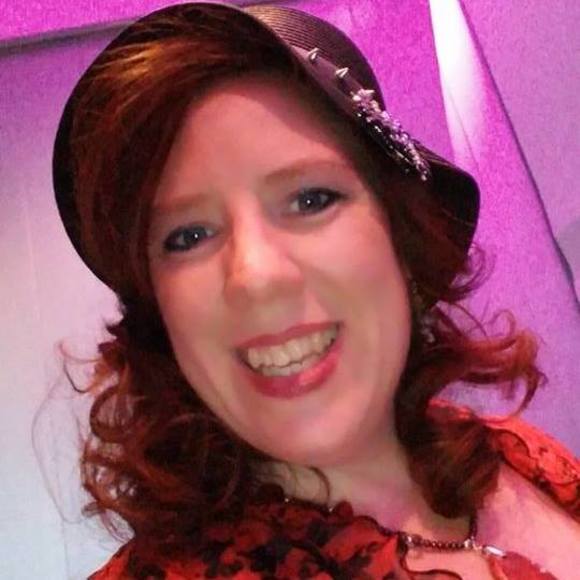 Profile Picture of Shellie Jennings (@espshellie) on Poshmark