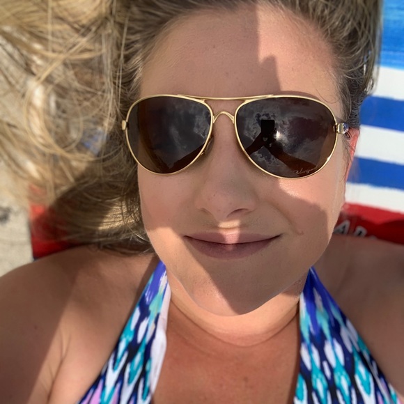 Profile Picture of Amanda Murzynski (@amurzynski) on Poshmark