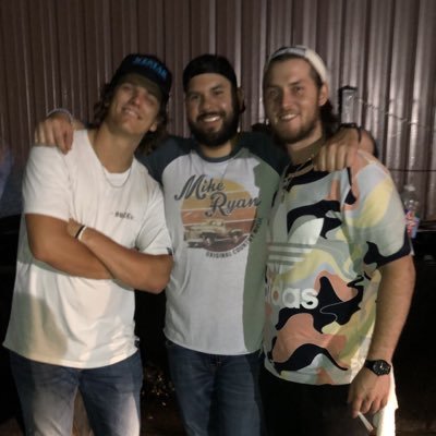 Profile Picture of Chris Pettit (@Mr_show_stealer) on Twitter