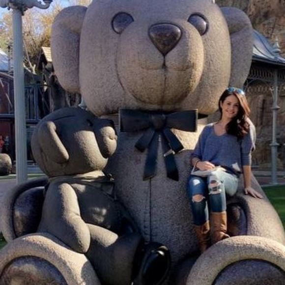 Profile Picture of Michaela Treloar (@tree19) on Poshmark