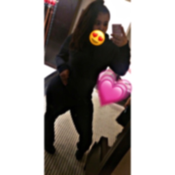 Profile Picture of Sparkle Sparkle (@sparkleesss) on Poshmark