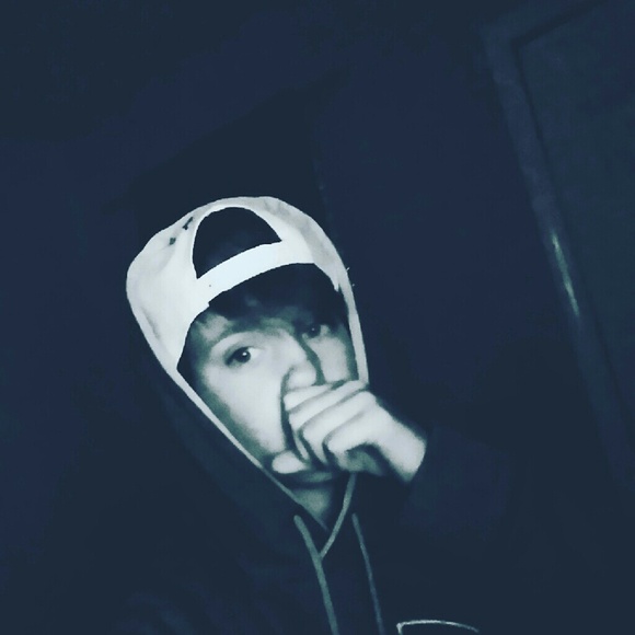 Profile Picture of Josh Rogers (@joshrogers20) on Poshmark