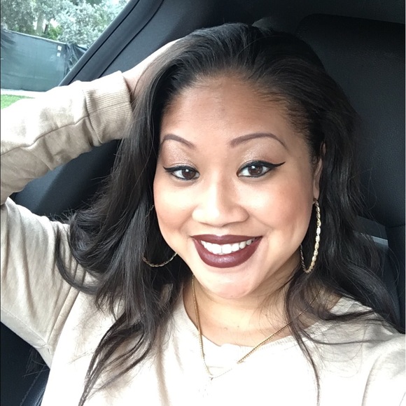 Profile Picture of Misz Lilbit (@lilbit239) on Poshmark