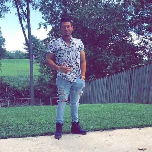 Profile Picture of Celvin Rodriguez (@celvincastro94) on Poshmark