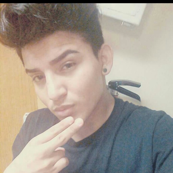 Profile Picture of Jesse Jay (@jessejay) on Poshmark
