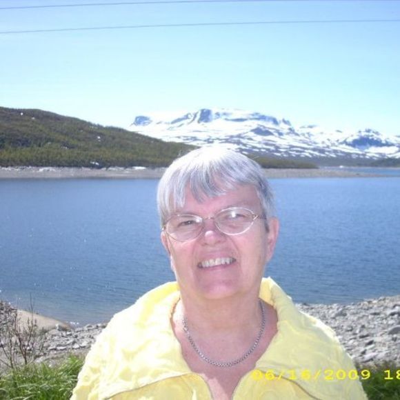 Profile Picture of Joyce Cramer (@joyce_cramer) on Poshmark