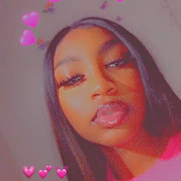 Profile Picture of Kayla Mcneil (@kaylaaa660) on Poshmark