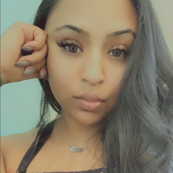 Profile Picture of Joanne Singh (@joannesingh28) on Poshmark