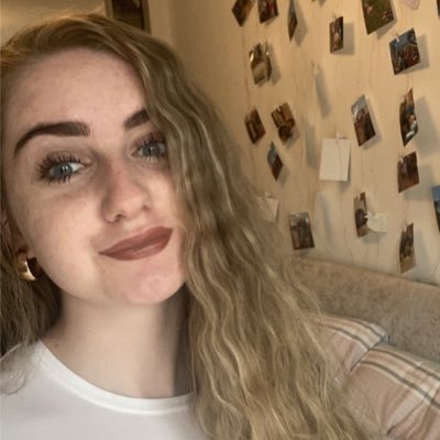 Profile Picture of Eve (@_evewright) on Twitter