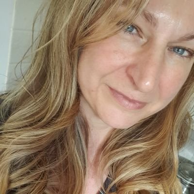 Profile Picture of Karen Cox (@coxiegirl) on Twitter