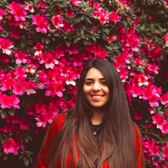 Profile Picture of Bianca Alves (@biancalvesf) on Poshmark