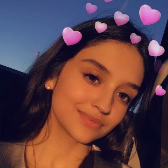 Profile Picture of Leslie Ferreyra (@lesliee_98) on Poshmark