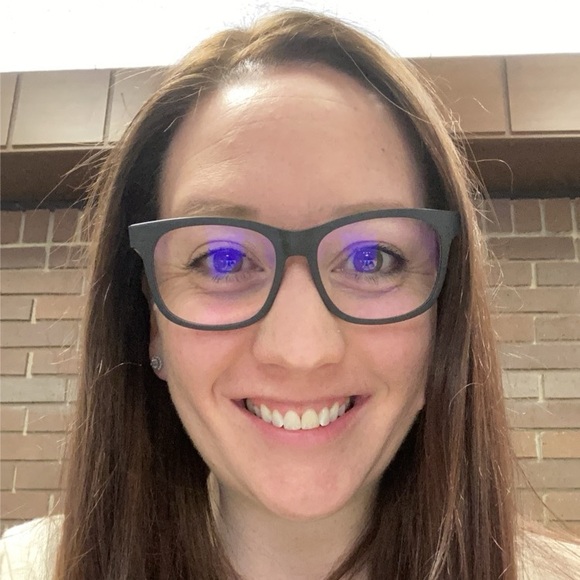 Profile Picture of Kate Bruzik (@katebruzik) on Poshmark