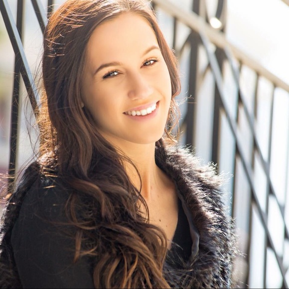 Profile Picture of Alex Oliva (@alexandra_oliva) on Poshmark