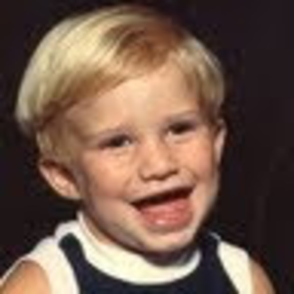 Profile Picture of Lincoln Perino (@elperino) on Poshmark