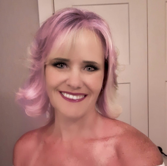 Profile Picture of Jenna Staub (@jnjstaub) on Poshmark
