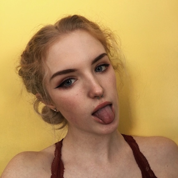 Profile Picture of Eva Finn (@evafinn) on Poshmark