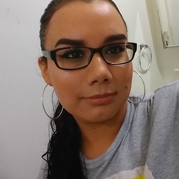 Profile Picture of Savannah Vasquez (@smvn1999) on Poshmark