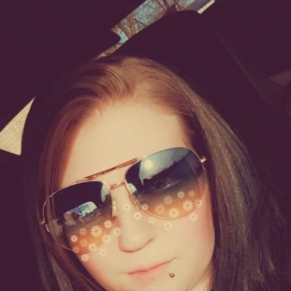 Profile Picture of Alexandria Motes (@aspen_motes) on Poshmark