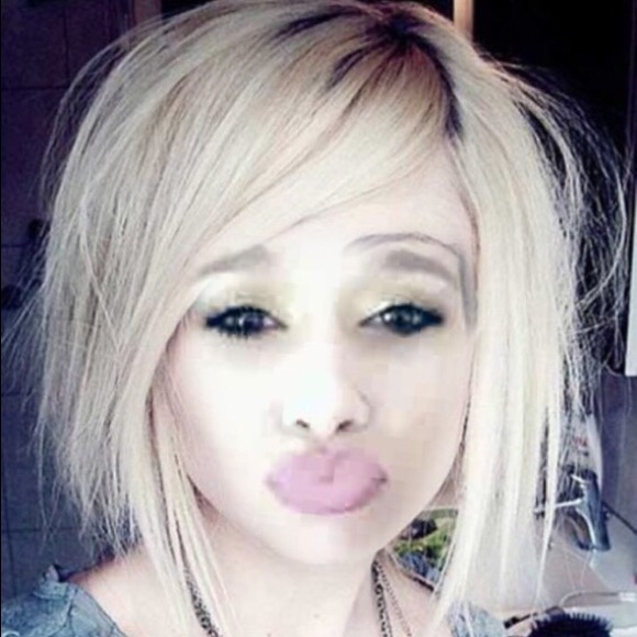 Profile Picture of Lex Boren (@lex_boren) on Poshmark