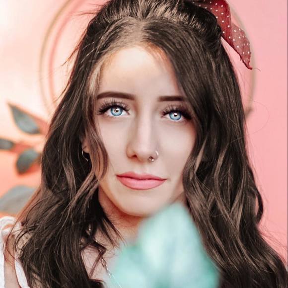 Profile Picture of Alexandria Mollick (@screwit) on Poshmark