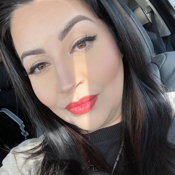 Profile Picture of Vianca Martinez (@vianca2484) on Poshmark