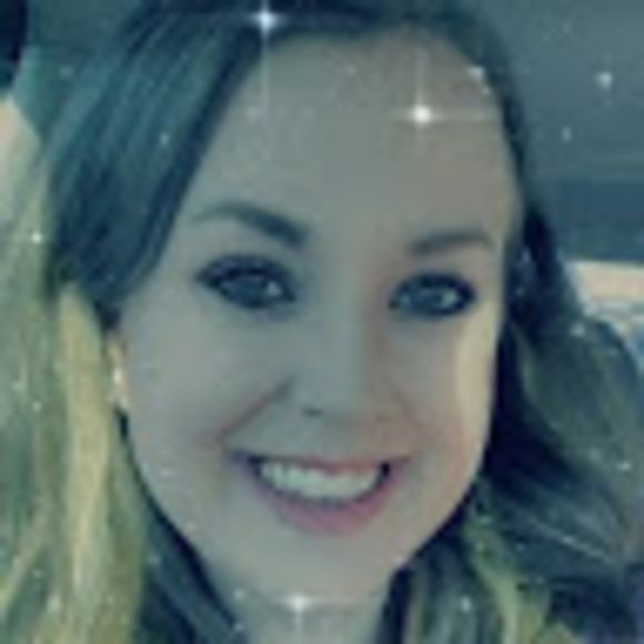 Profile Picture of Tiffany Belveal (@tiffanybelveal) on Poshmark