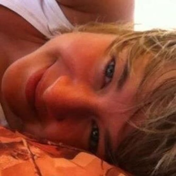 Profile Picture of Natalia Karbon (@nataliakarbon) on Poshmark