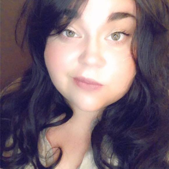 Profile Picture of Miranda Hickman (@randomrandie) on Poshmark